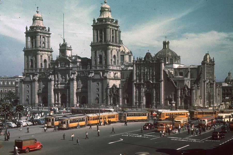 1024px-Mexico City, Metropolitan Cathedral, Kodachrome by Chalmers Butterfield